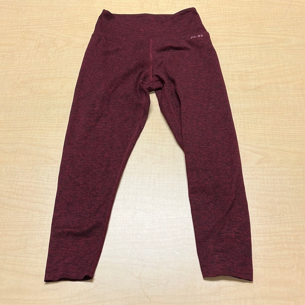 AR‎ 33 Cropped leggings, size small